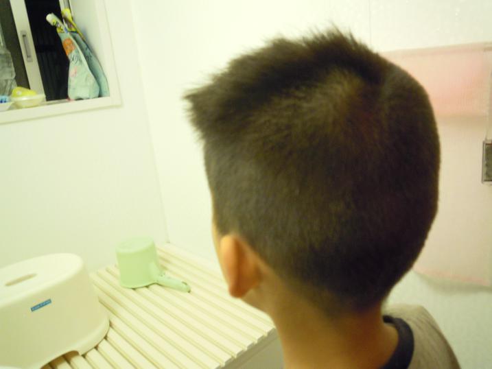 子供の散髪を自宅でバリカンでやってみた 刈り上げのコツはこれ こころのビタミンc