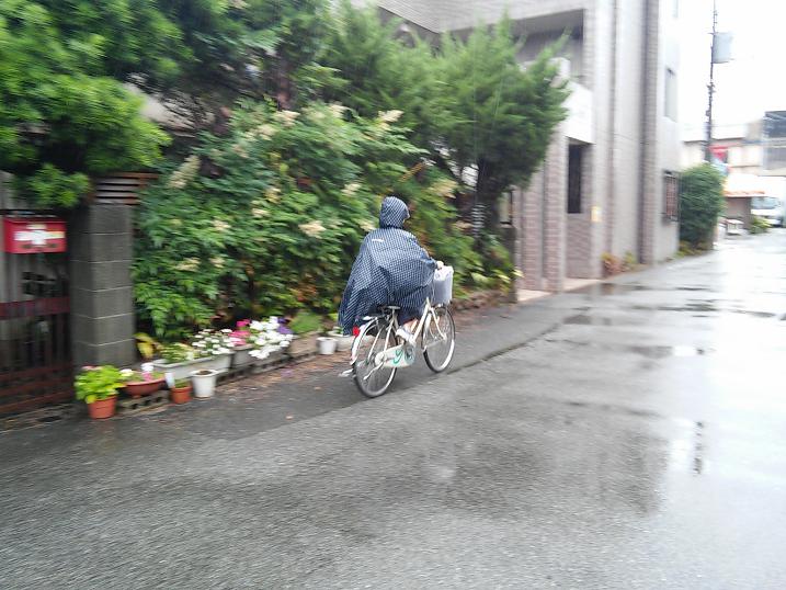 自転車 通学 雨
