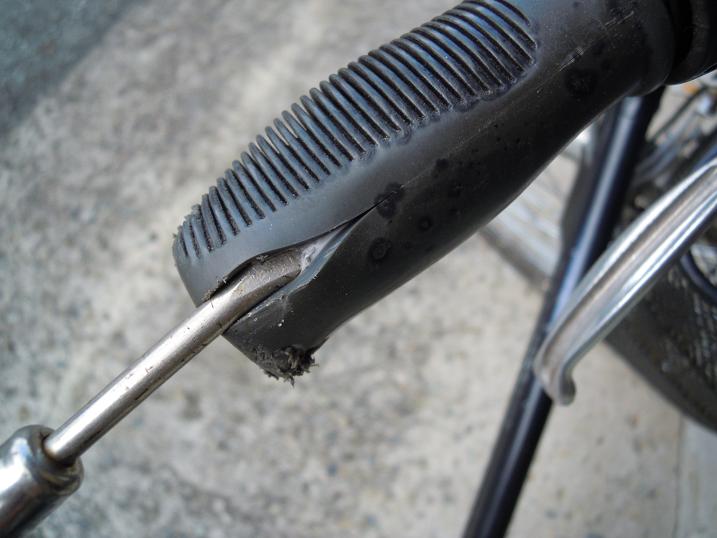 ママチャリ自転車ハンドルグリップが劣化したときの交換方法はこれ！ こころのビタミンC