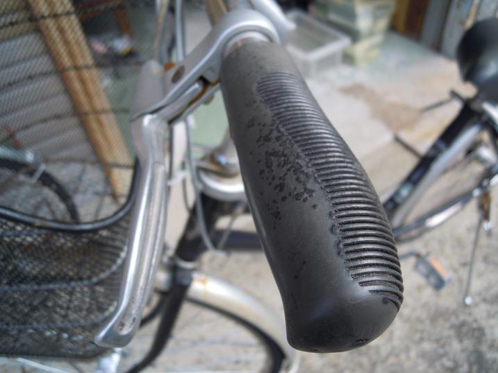ママチャリ自転車ハンドルグリップが劣化したときの交換方法はこれ こころのビタミンc
