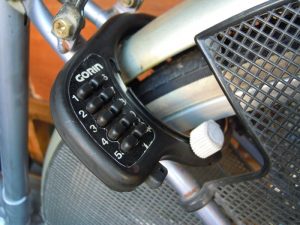 自転車のボタン式リング錠